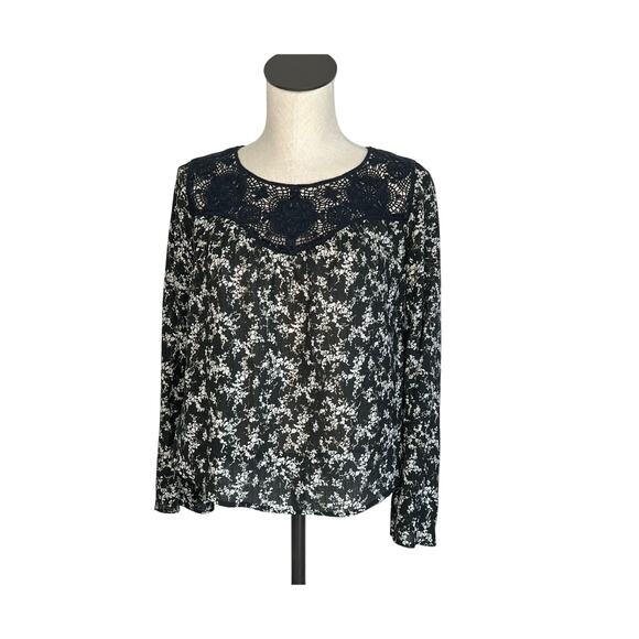 Xhilaration black floral print top with crochet yoke Size M - Picture 1 of 8